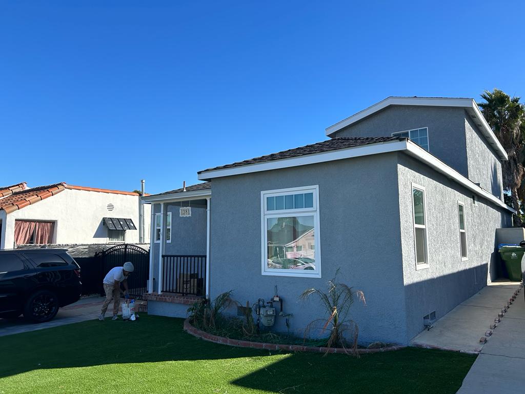 A picture of the frontyard of the house